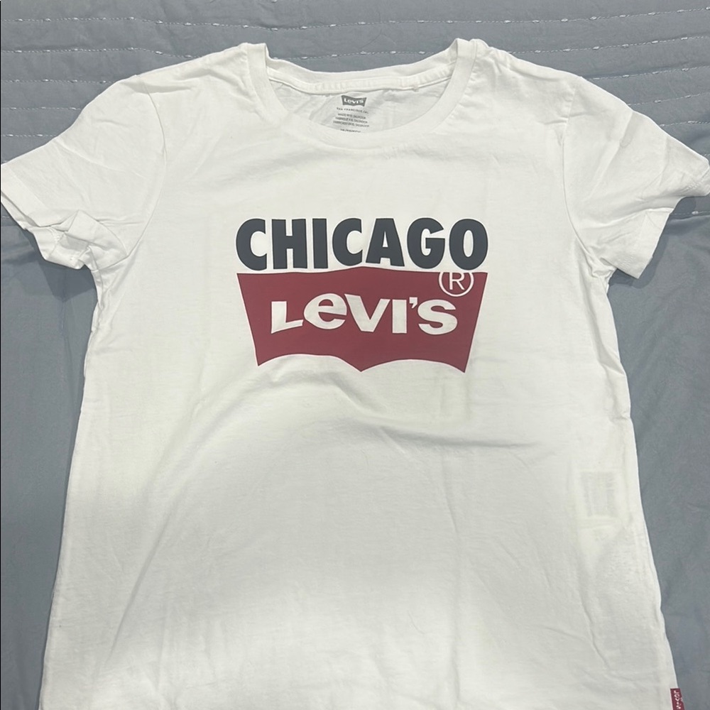 Levi's White Graphic Women's Top